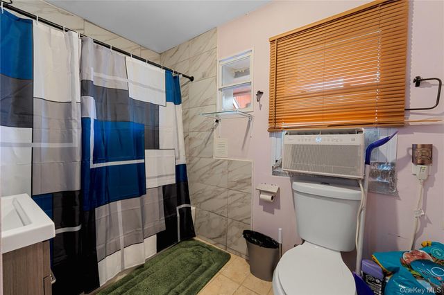 960 E 221st Street, Bronx, NY 10469