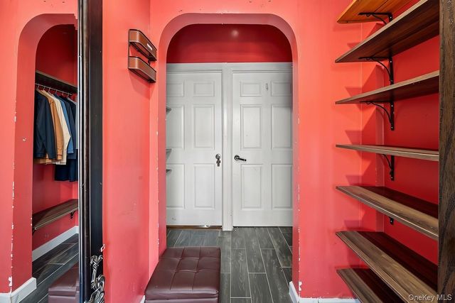 960 E 221st Street, Bronx, NY 10469