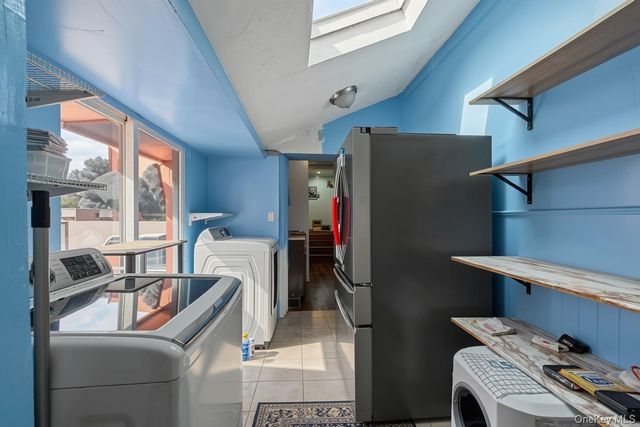 960 E 221st Street, Bronx, NY 10469