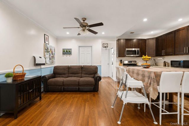 960 E 221st Street, Bronx, NY 10469