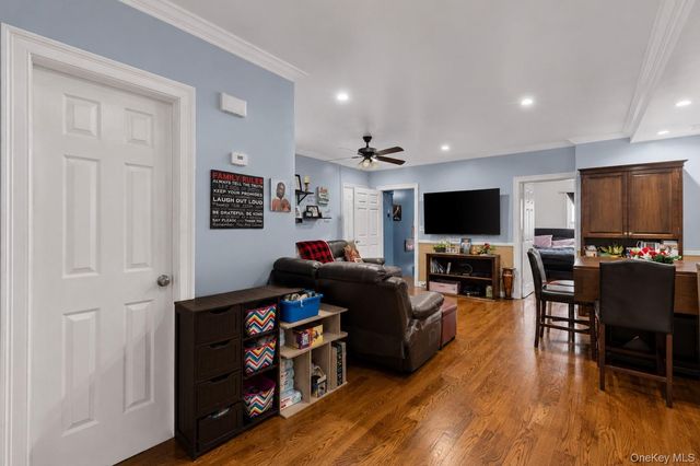 960 E 221st Street, Bronx, NY 10469
