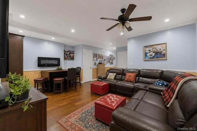 960 E 221st Street, Bronx, NY 10469