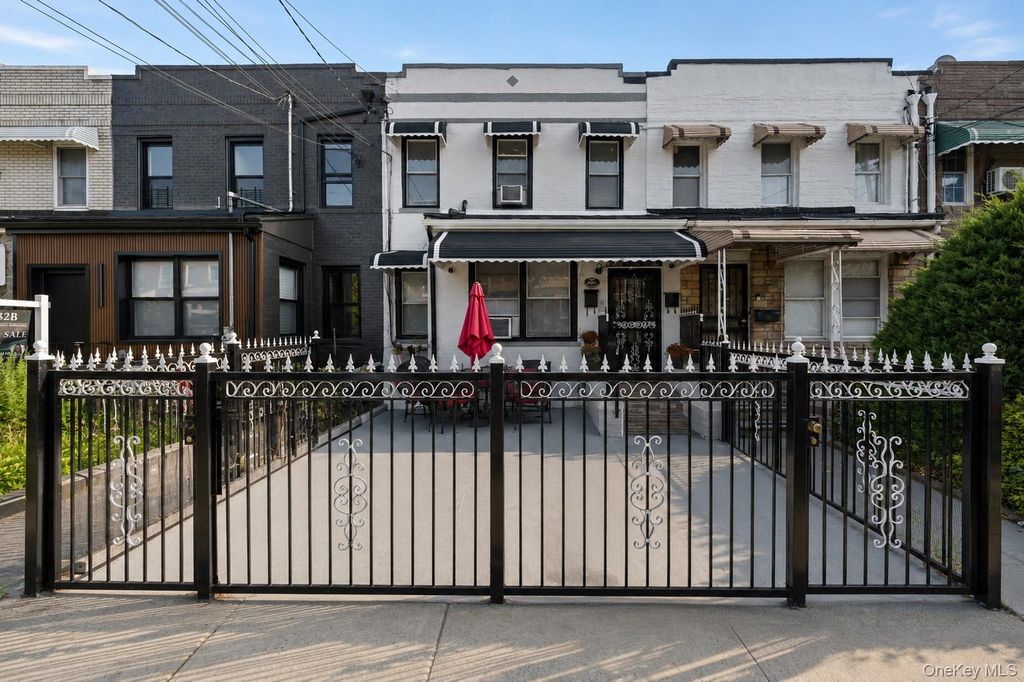 960 E 221st Street, Bronx, NY 10469