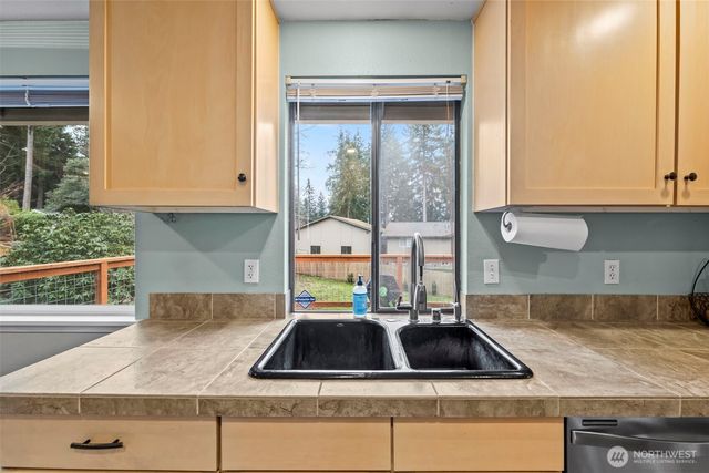 312 Point Fosdick Place NW, Gig Harbor, WA 98335
