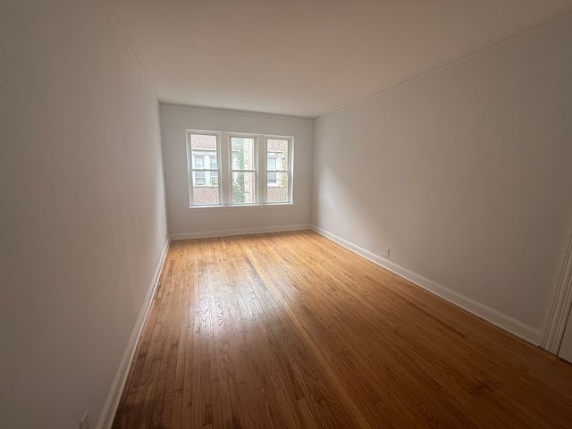 7342 N Damen Avenue 2, Chicago, IL 60645