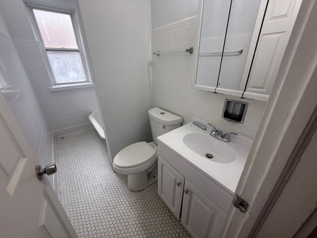 7342 N Damen Avenue 2, Chicago, IL 60645
