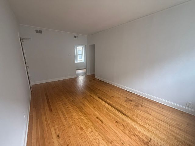 7342 N Damen Avenue 2, Chicago, IL 60645