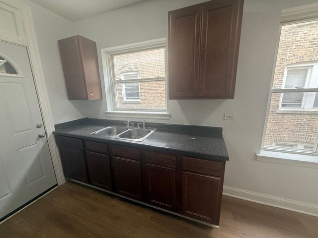 7342 N Damen Avenue 2, Chicago, IL 60645