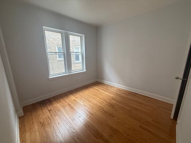 7342 N Damen Avenue 2, Chicago, IL 60645