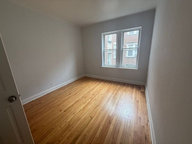7342 N Damen Avenue 2, Chicago, IL 60645