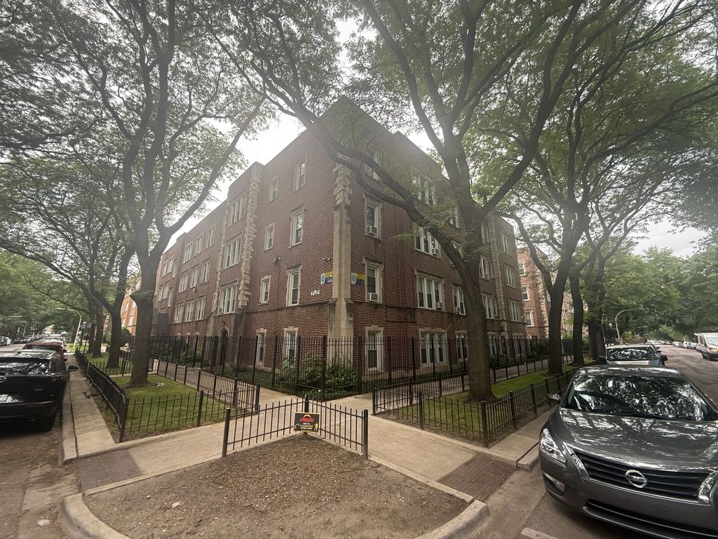 7342 N Damen Avenue 2, Chicago, IL 60645