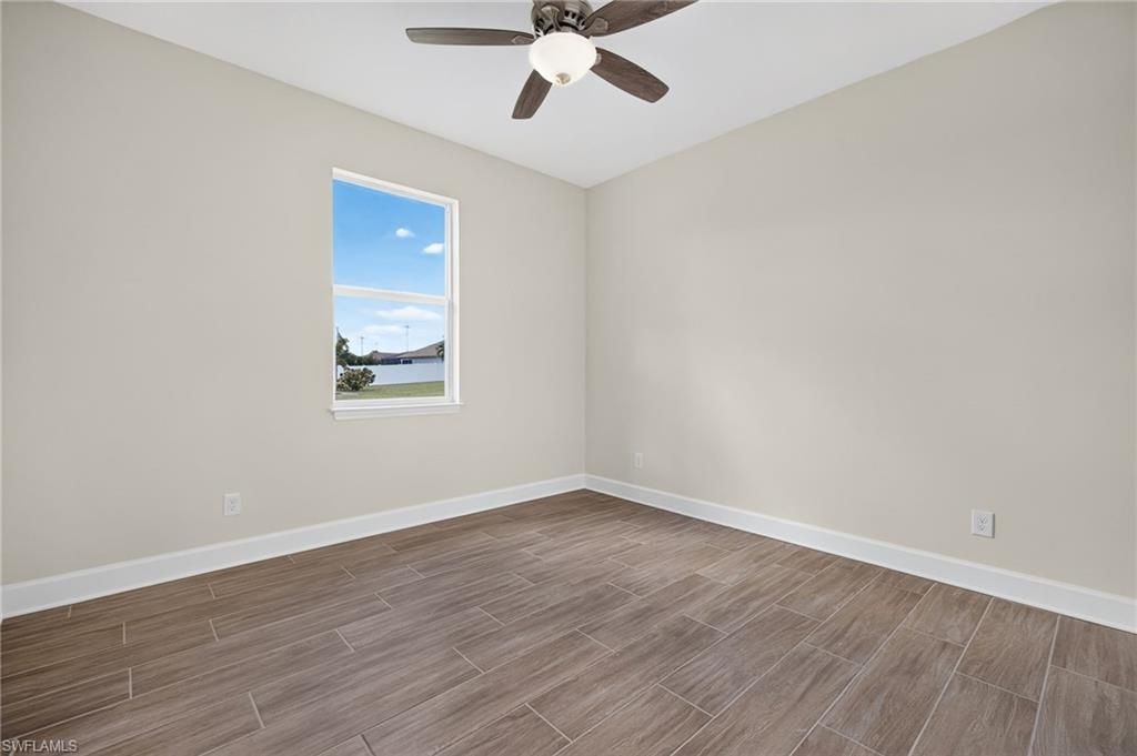 Image 10 of property listing at 629 SW 13th ST, Cape Coral, FL 33914