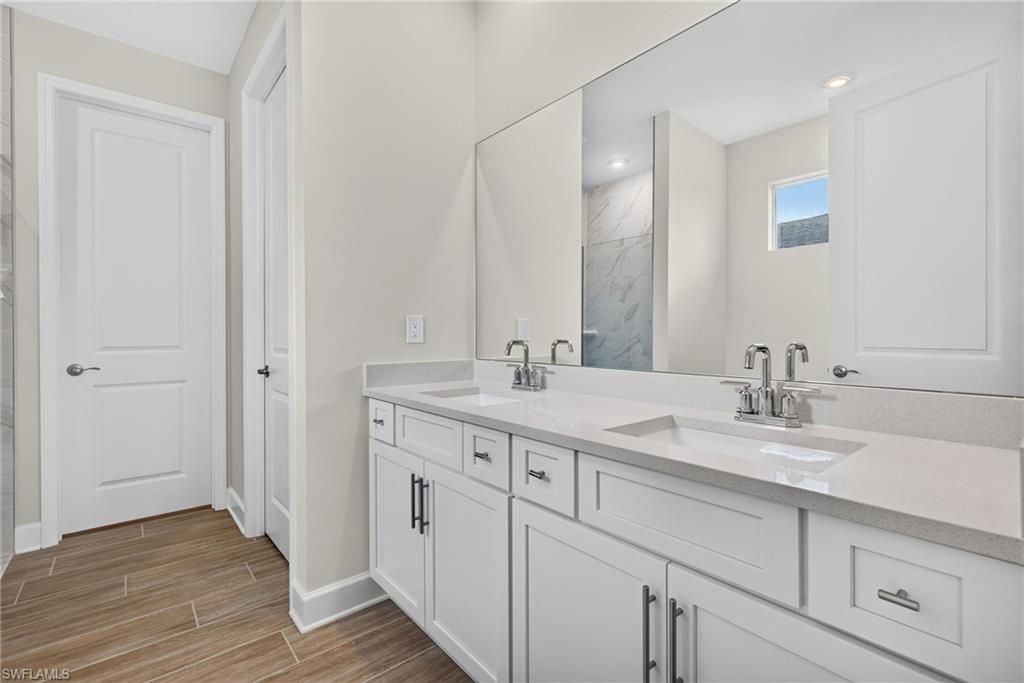 Image 18 of property listing at 629 SW 13th ST, Cape Coral, FL 33914