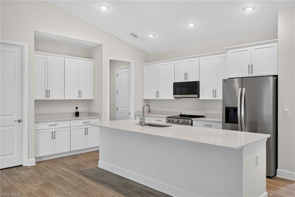 Image 29 of property listing at 629 SW 13th ST, Cape Coral, FL 33914