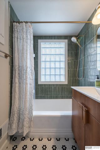 1722 N 49th Street, Omaha, NE 68104