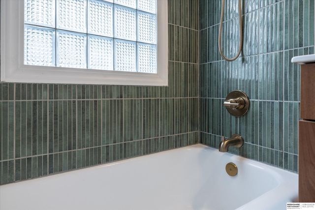 1722 N 49th Street, Omaha, NE 68104