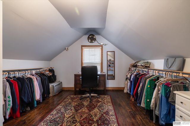 1722 N 49th Street, Omaha, NE 68104