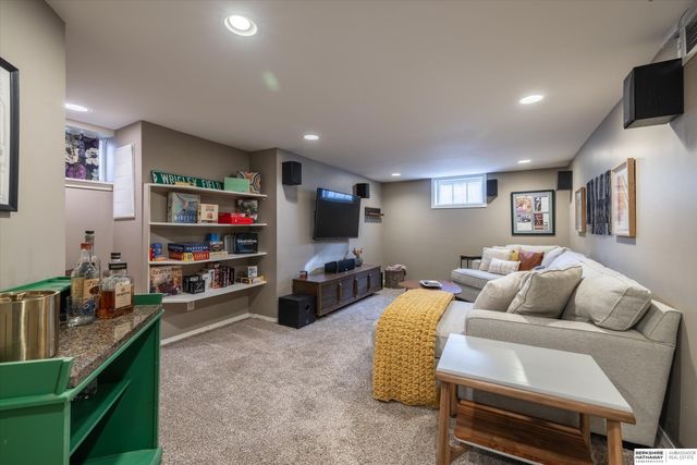 1722 N 49th Street, Omaha, NE 68104