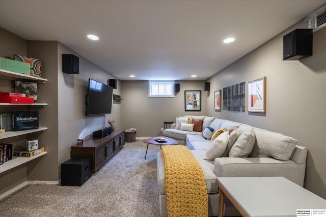 1722 N 49th Street, Omaha, NE 68104