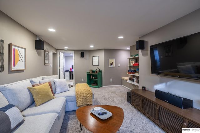 1722 N 49th Street, Omaha, NE 68104