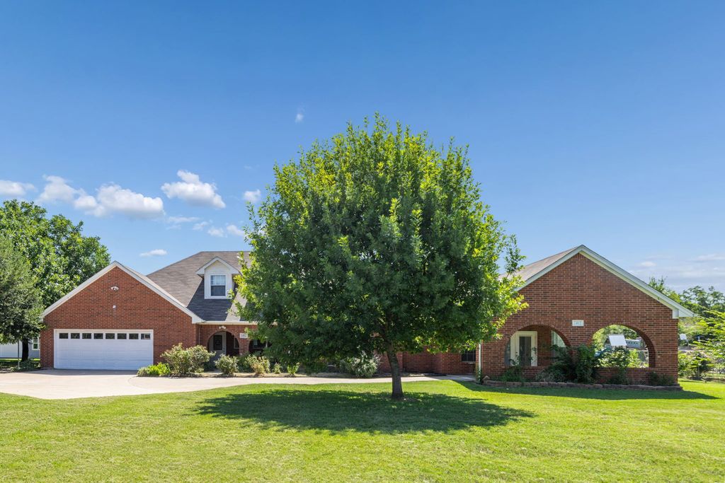 2412 Chickering Road, Cleburne, TX 76031