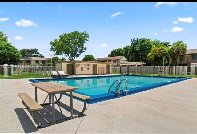 453 NE 210th Ter, Miami, FL 33179