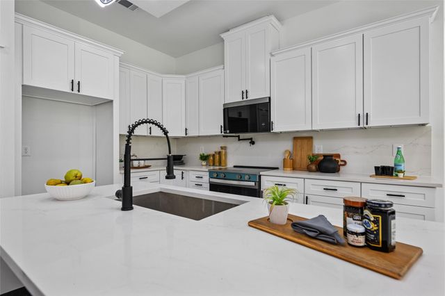 127 Hilea CT, Bastrop, TX 78602