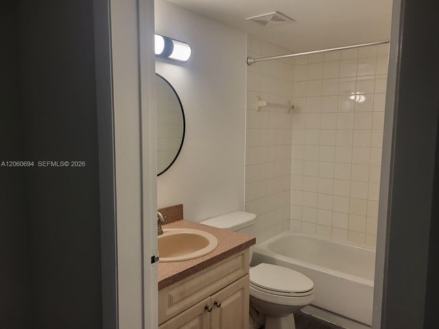 2575 SW 27th Avenue 111, Miami, FL 33133