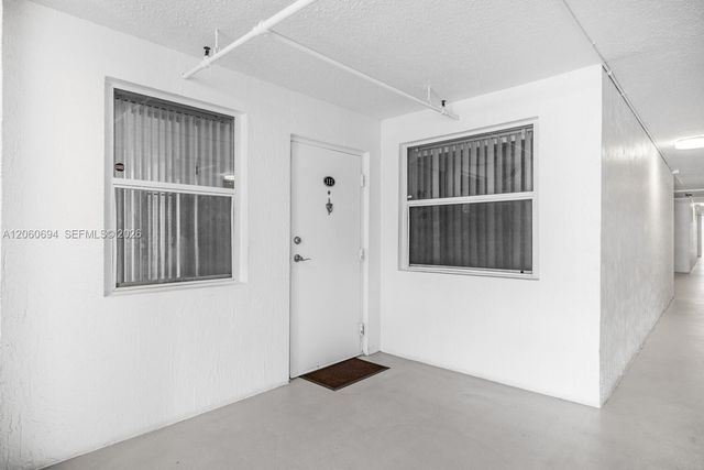 2575 SW 27th Avenue 111, Miami, FL 33133