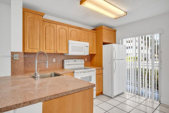 2575 SW 27th Avenue 111, Miami, FL 33133