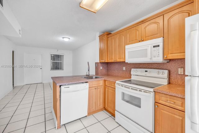 2575 SW 27th Avenue 111, Miami, FL 33133