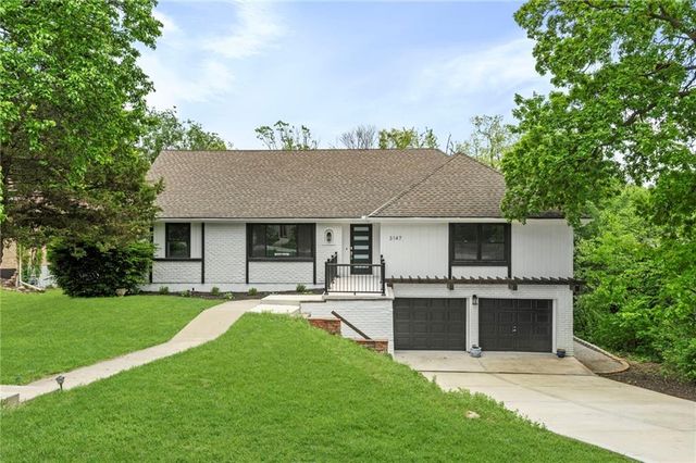 3147 Black Swan Drive, Shawnee, KS 66216