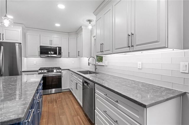 3147 Black Swan Drive, Shawnee, KS 66216