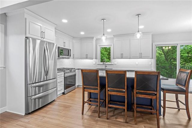 3147 Black Swan Drive, Shawnee, KS 66216