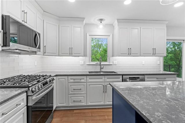 3147 Black Swan Drive, Shawnee, KS 66216