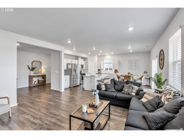 365 HIMALAYA St Ne, Salem, OR 97301