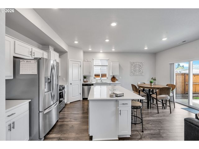 365 HIMALAYA St Ne, Salem, OR 97301