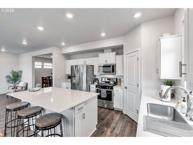 365 HIMALAYA St Ne, Salem, OR 97301