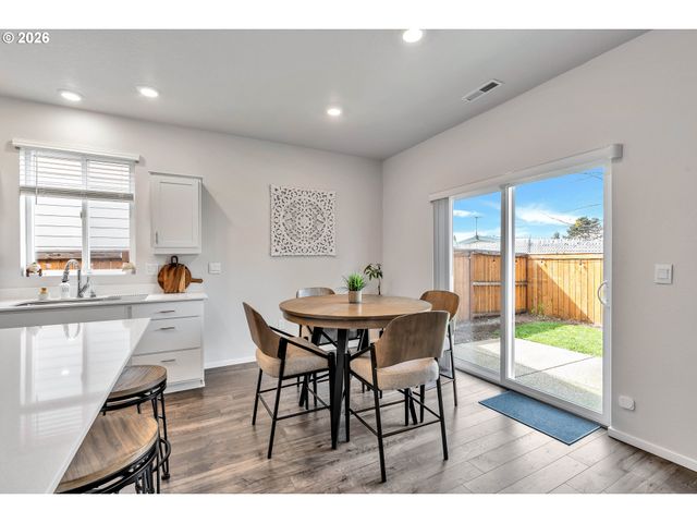 365 HIMALAYA St Ne, Salem, OR 97301