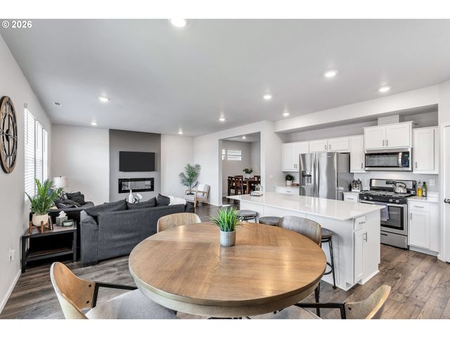 365 HIMALAYA St Ne, Salem, OR 97301