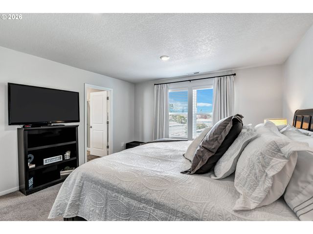 365 HIMALAYA St Ne, Salem, OR 97301