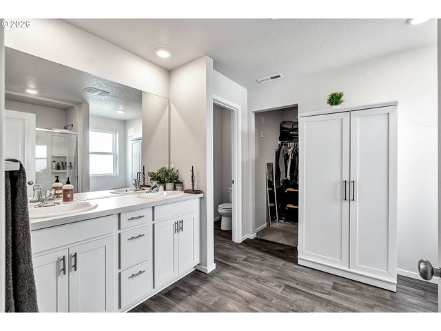 365 HIMALAYA St Ne, Salem, OR 97301