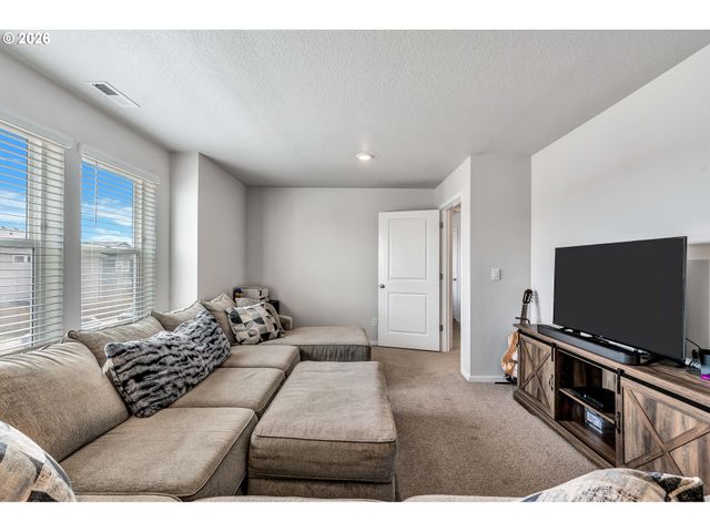 365 HIMALAYA St Ne, Salem, OR 97301