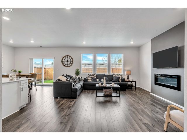 365 HIMALAYA St Ne, Salem, OR 97301