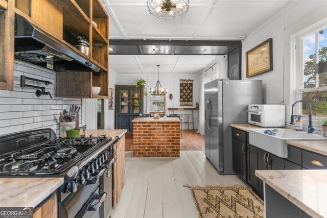 318 W South Street, Greensboro, GA 30642