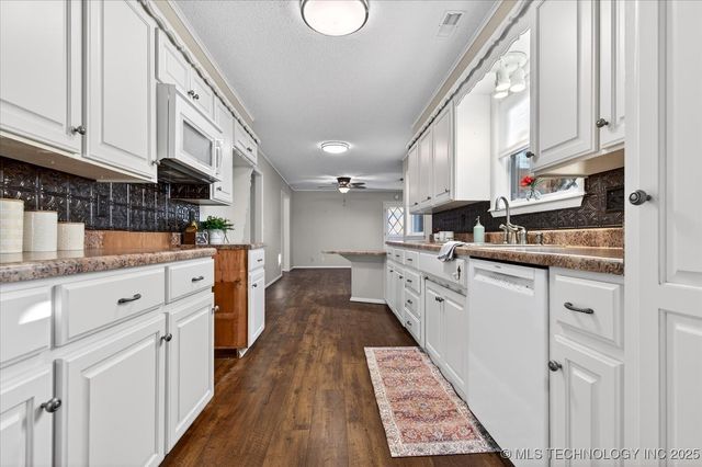 737 Crown Drive, Bartlesville, OK 74006