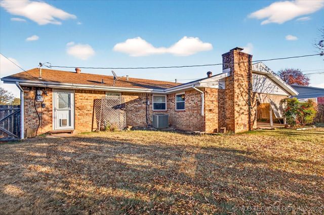 737 Crown Drive, Bartlesville, OK 74006