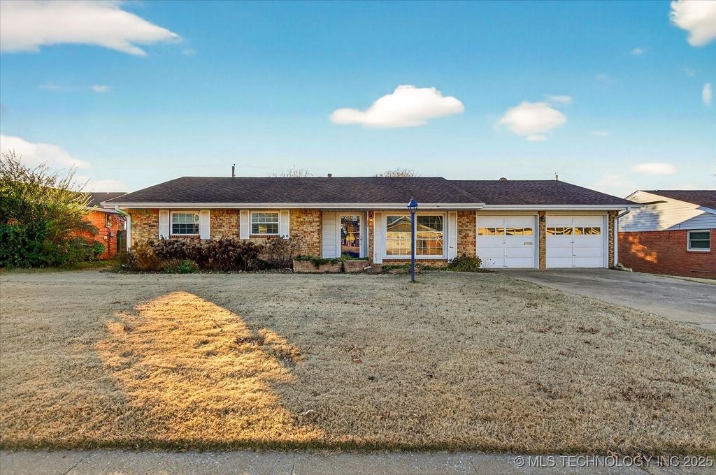 737 Crown Drive, Bartlesville, OK 74006