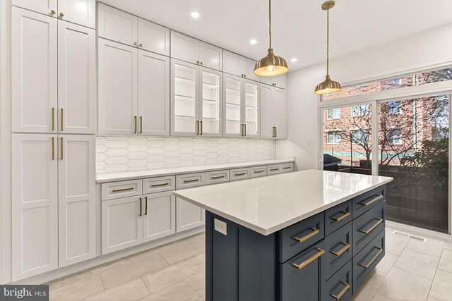 564 N WEST ST, Alexandria, VA 22314