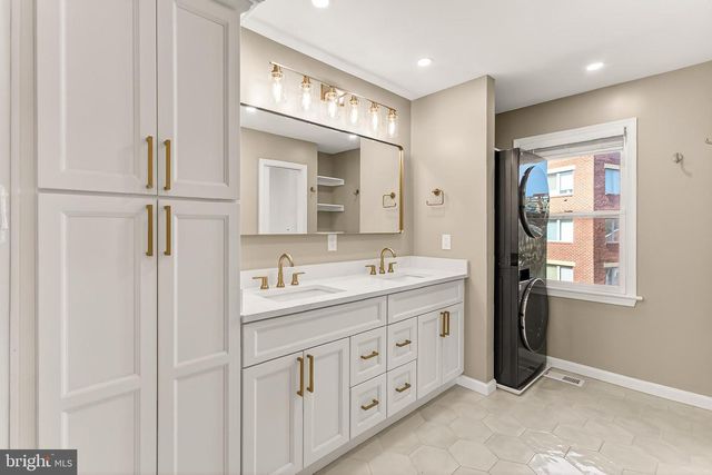 564 N WEST ST, Alexandria, VA 22314